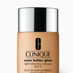 Clinique, Even Better Glow, Licht reflecterend, Vloeibare foundation, WN 68, Brulee, SPF 15, 30 ml
