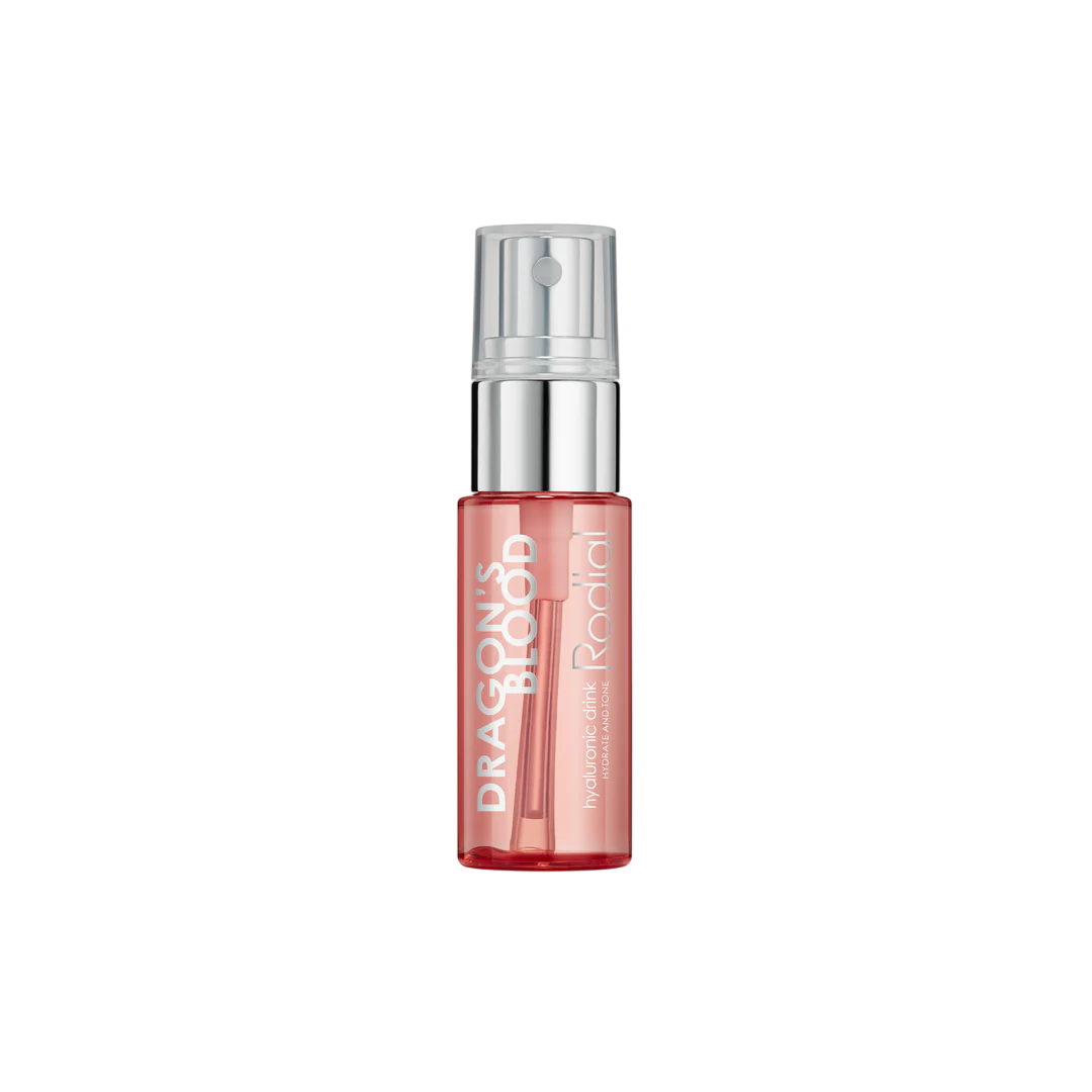rodial-dragon-s-blood-hyaluron-hydrate-prime-spray-primer-lotion-30-ml-1740567606 Rodial, Dragon's Blood, Hyaluron, Hydrateer & Prime, Spray primer lotion, 30 ml - Afbeelding 1